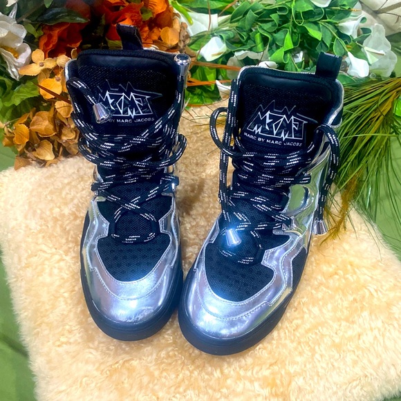 MARC JACOBS - Picture 1 of 10